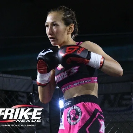 細井　裕子選手 ファイティングポーズ